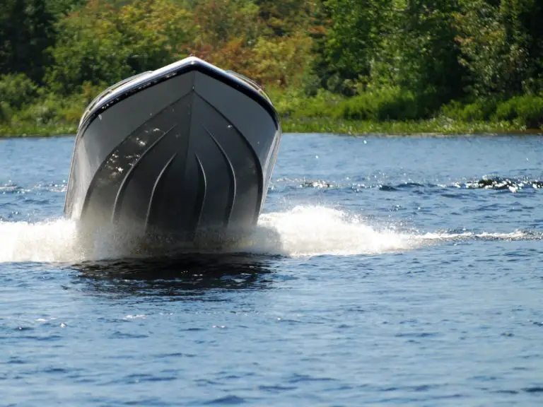 How Fast Do Fishing Boats Go? AquariumPub